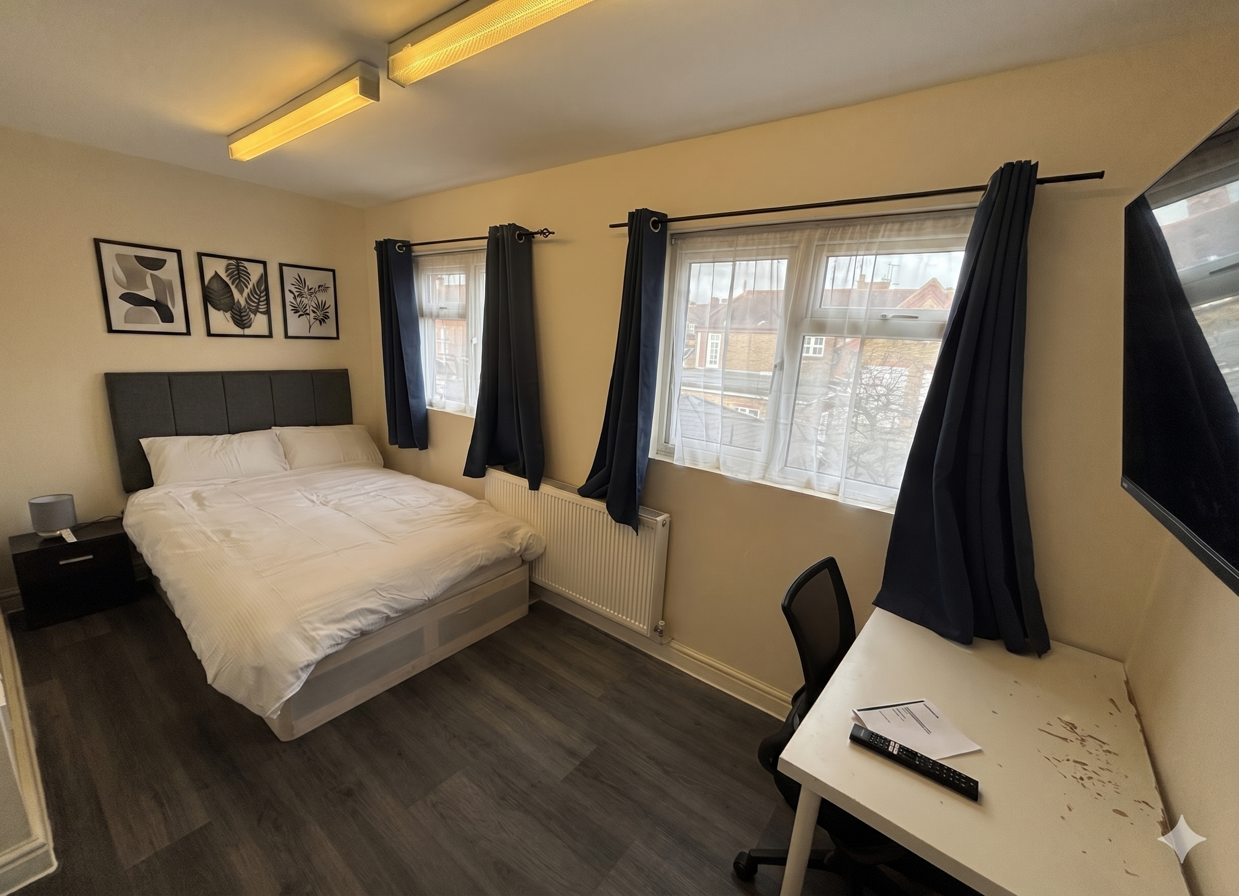 Double room with shared bathroom