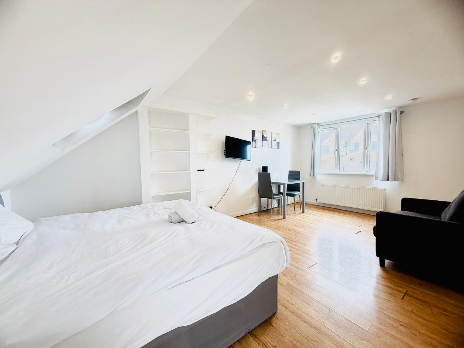 Twin or super-king room with en-suite